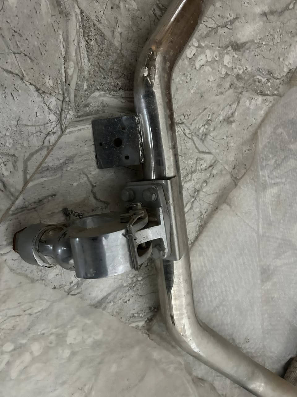 السلام عليكم دواسات جانبية وهوك خلفي هايلوكس مستعملات شي قليل للبيع مكان صلاح الدين تكريت   ‭***********‬
