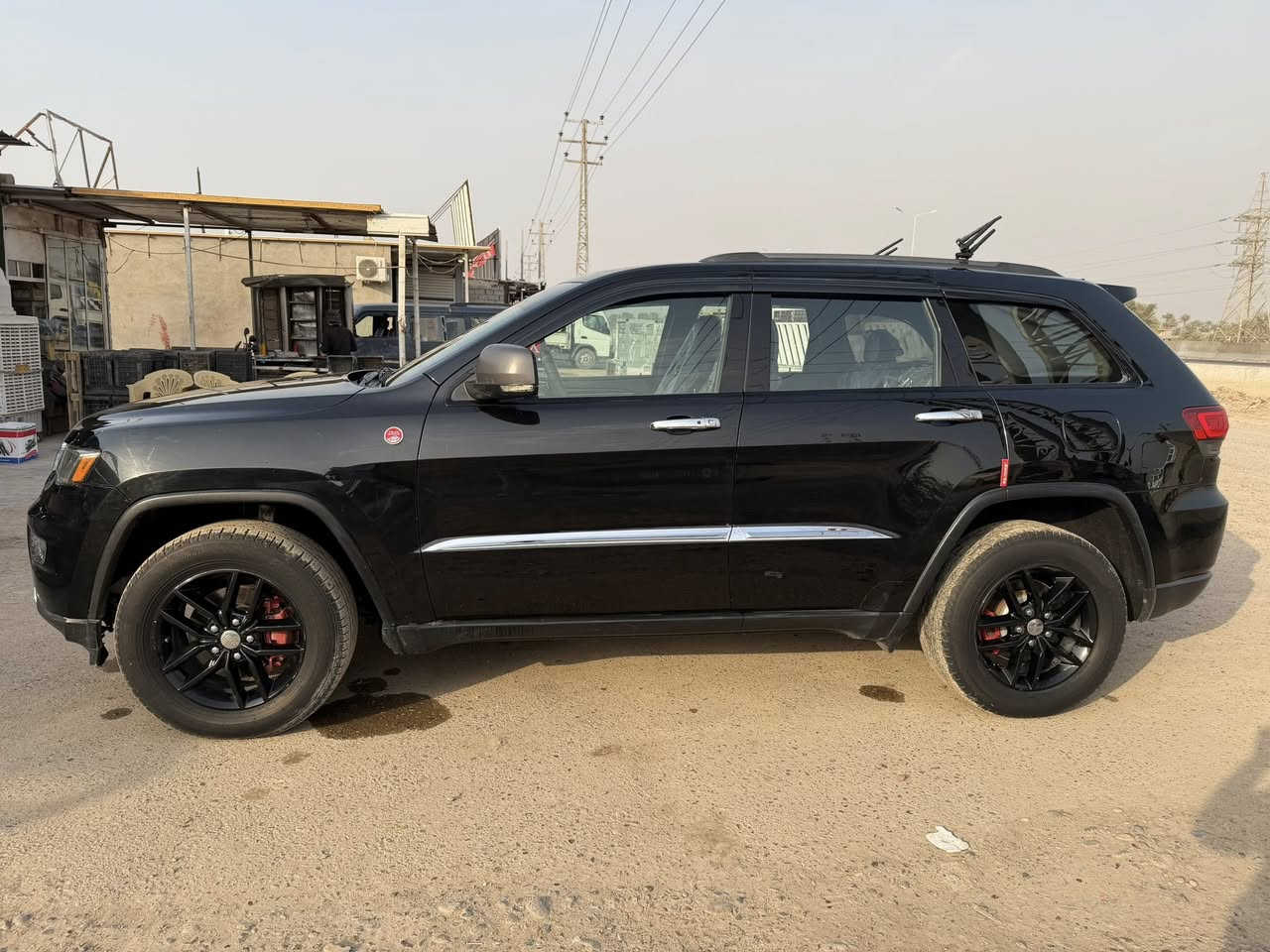 جيب للبيع أو مراوس حسب قناعه 
موديل 18 وارد أمريكي 
ترايك هوك  موصفات سياره واحد على واحد 
فتحه بنرامه بصمه 
تشغيل عن بعد 
كشنات تدفه تبريد 
فور فويل 
كشنات كهربايه 
هيتر بل تركه ستيرن
جنطه كهربائه 
لد امامي خلفي 
وقوف ذاتي 
جكات كهربايه 
سياره بيه هوه موصفات 
مكينه 3600. V6 
سياره ماشيه 108
سعره 223
راقم الهاتف ***********
