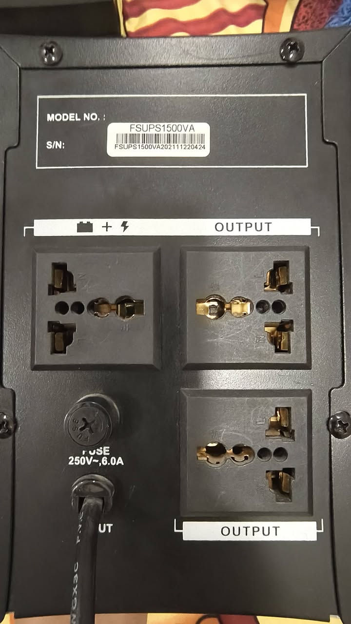 Xbox One x
الجهاز مصلح مدخل HD
ونظافة 90%
وياه يدتين اصليات وحدة منهن ما تقبل واير شحن
وياهن يوبي إس ١٥٠٠ اوفلاين حماية للجهاز فقط يعني ما يتحمل يشغل جهاز وشاشة من تطفة الكهرباء لمدة طويلة 
وياه ضمان أسبوع إذا بيه مشكلة أو أي شي انت ما مرتاحله رجعه وما يكون خاطرك إلا طيب 
سعر الجهاز وي الأغراض كلهن ١٨٠ وبيه مجال 
وكل الهلا اليريد يتواصل واتساب ***********
