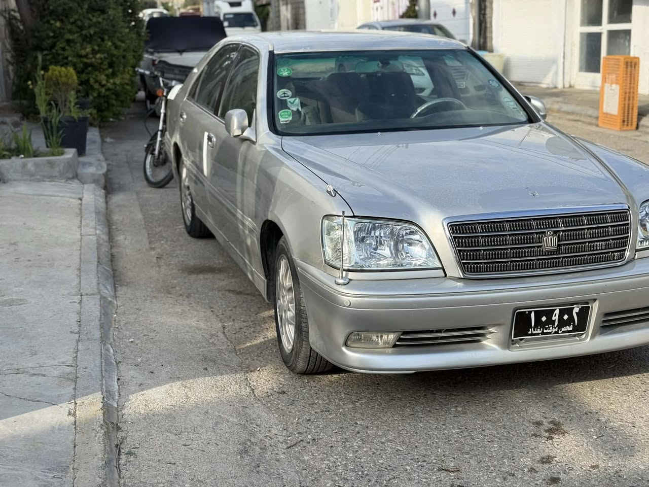 بەناوی خوای گەورە و میهرەبان
مەلیكە بڕاوە 
دیگۆر گەورە 
٣ دوگمەی پەردە 
مۆدێل ٢٠٠٣ 
پێش و. پشت كریستاڵ 
دەشبوڵ نەجەف 
تەقەو ڕەقە و. تەبرید و. گێڕو مەكینەو دەعم و. لێدراو بەشەرت جایزە 
٥٠ دۆلارێك مەسرەفی تێدایە 

كۆدی بۆ نەكراوە 

نرخی ٣٥ گەڵاو مەجالێ زۆر كەم شوێن 
دەربەندیخان 
ڕەقەم ***********
ئەدمین 🌹🖤
