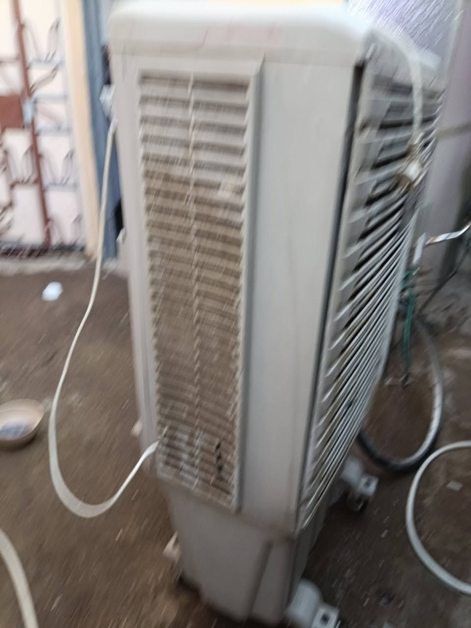 كونفيره للبيع شغاله بس فيها صوت بربرين بالماطور والتايه مكسوره رجل تايه السعر ٦٠ //***********//***********
