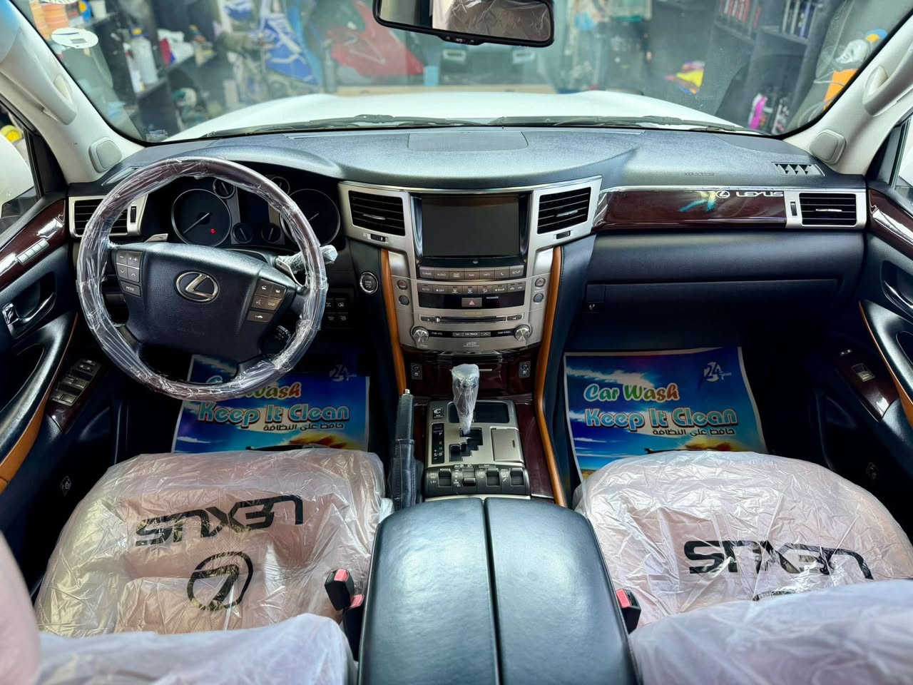 السلام عليكم  لكزز موديل ١٢  بريم كامل مواصفات تبديل بنيد وكالة فقط البقيه كفاله مكان السيارة .
واسط
السعر ٣٥٥ 
***********
