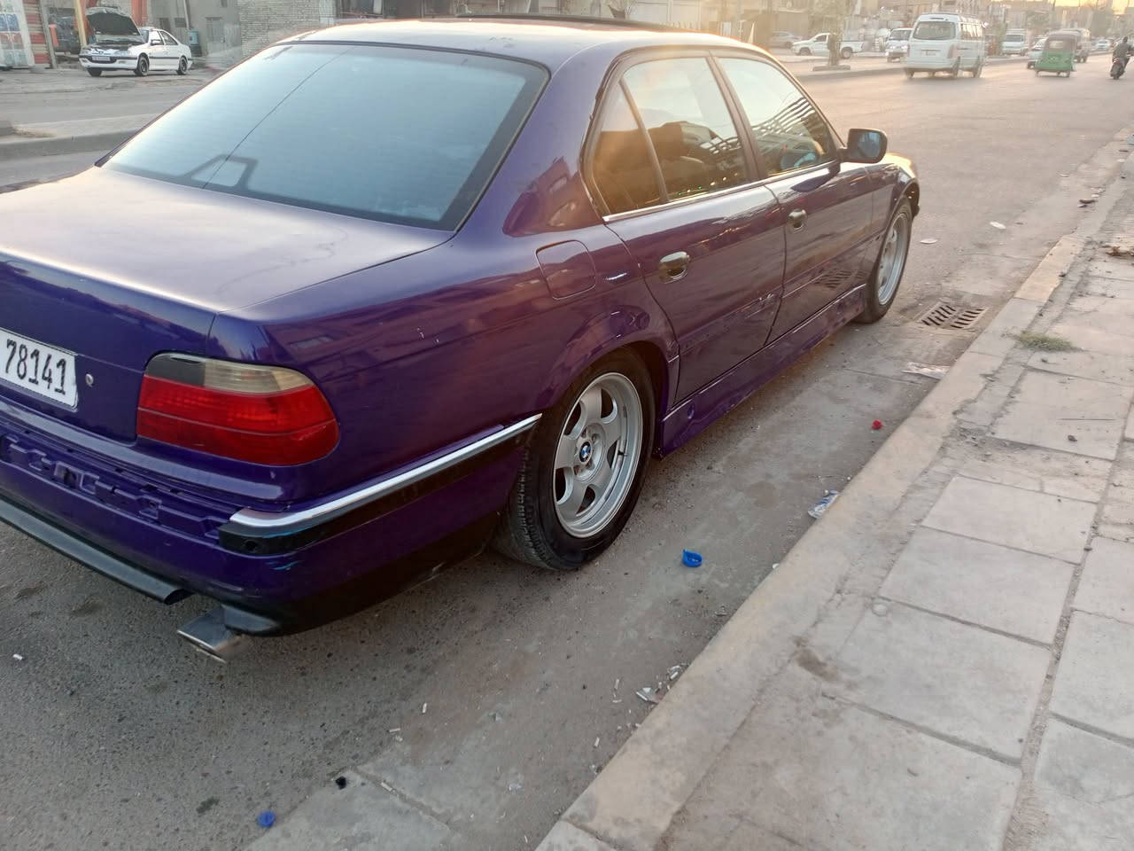 السلام عليكم 
BMW
1997 اصل 
اصل 740
عليها مكينة 44....V8
كير تبترونك  3 وضعيات قيادة
اوتماتيك ... عادي .... سبورت 
كير مكينة ضفيرة عقل كله حاوية 
كير مكينة جددد كفاله 
حادث فقط جاملغ خلفي 
بنفسجي بأسمي تحويل مباشر 
تبريد شغال حماوة بلاد ماكو
حدادة امامي خلفي زينة 
دواخل جديد 
دشبول جديد اصلي حاوية 
كشنات جديد كهرباء امامي ثنينهن تدفئه بل كشن
برده خلفي بلاد كهرباء 
السيارة خير خير من الله 
نواقص بسيطه كماليات فقط 
سلايد روف جام مو حديد شغال 
سنوية ب 2029 تسقط  بأسمي تحويل مباشر 
رقم انكليزي الجديد 
العنوان بغداد البياع الشهداء 
السعر 70 وبيها مجال للجاد وللطيب 
***********
