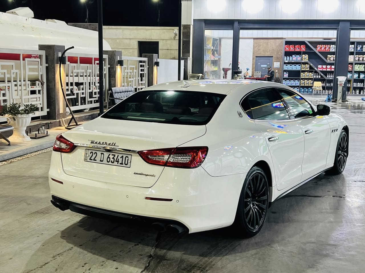 ‏ للبيع 
مازراتي كواترو بوتري
‏‎الـسيـارة اسـتــلام شـركـــة وكـالـه خـليجي  ضـمان دولــي
مـــودیل ( 2017 )
محرك 6 ســـلندر تــوین تــوربــو بــنزیــن 🚀 
مـــاشـــيه  158 کــم
مـــواصفــات
داخل احمر بلاد شركة
ســلاید شاشه بلادي 
سقف كنتارا 
صـوت گـزوز بـلادی  
بـــریک بــصمە   
ابــواب شــفط 
كــشنات تـدفـئه وخــزن 
مــاوس عن شــــاشە  
 ٣ نــظام قــیاد 
ویـــل بــلادی حــجم 20 تو سايز 
بـصمه  تـشغـيل مـع الابـواب ايـضا بـصمه 
الــكامـيرا مــع الـحسـاس امــامی + خــلفي 

الــكير ومـكينه وكـهربائـيات بشرط 
كلــوبات الـدشبول غير مشعول /على بـلادي الشركه  
ضرر 3 قطع صبغ 
ارباك سيستم 

‏‎رقـم و سـنويه جــديــد شــرط التـــحويــــل 🚦
‏ 
مـــكـان الـــسيارة بغداد زيونه

الســـعر : 380 $ وبيهه مجال مـــجال

ملاحظة ( الادوات الاحتياطية مال سيارة نوع اوباما يعني متوفر )
وبــالحقيقــة احـــلى مـــن الصــــور 

للاستفسار الرجاء الاتصال ***********
