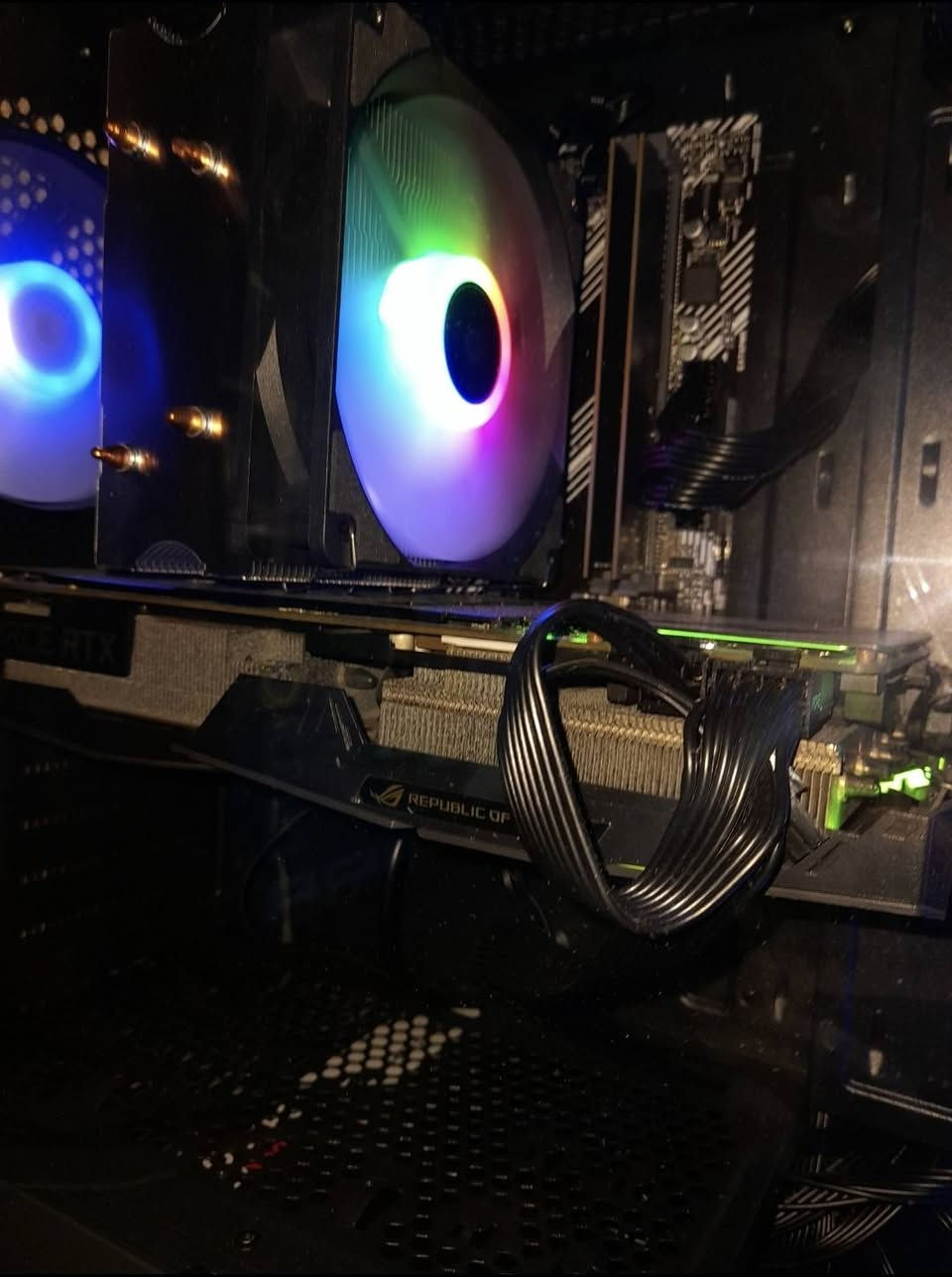 سلام عليكم اخوان
Gpu: rog strix rtx 2070 8gb 
Cpu : R5 5600
board: asus b450 
Ram: 16 gb
Hard : 1T m.2 and sata
Power: 650

جديده بمعنى الكلمه مضمومه استعمال قليل جدا لان اني طالب و اريد اخذ لابتوب لان دائما طالع اني ف يخدمني اكثر
رايدها ب ٨٥٠ و بيها مجال


**إذا كنت صاحب هذا الإعلان وتريد حذفه لأي سبب، رجاءا أرسل رسالة إلى الدعم الفني**