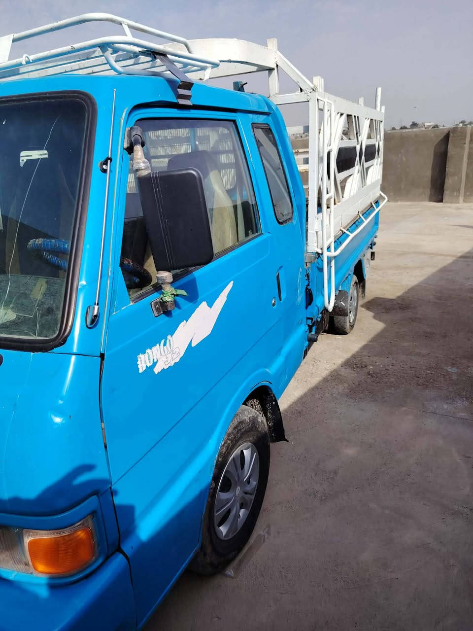 السلام عليكم كيا بنجو للبيع موديل 95 مقفوله للاستفسار على هذا الرقم ()***********)***********
