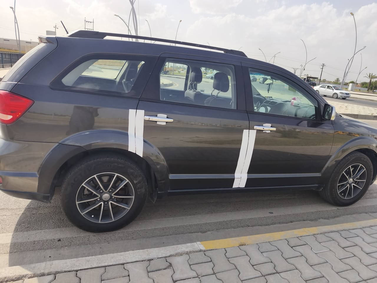 سلام عليكم 
دوج جورني موديل 2017 
مواصفات Sxt فول بدون سلايد 
محرك 6 سلندر 3600 
مواصفات 
بصمه ابواب 
بصمه تشغيل 
صندوق بصمه 
تشغيل عن بعد
شاشه وكامره 
تبريد ثلاث قطع 
نضام زون جهه حار جهه بارد
لايتات اوتو لايت عالي زنون ابيض 
لايت ناصي زنون اصفر بلادي 
كشن كهرباء 
سياره بيها هواي مواصفات مامذكور 
محرك بشرط بدون حماوه مشدود عليها راديتر مال هيمي ترايك للبصره 
سياره رقم سليمانيه باسمي شرط التحويل هزه جديد سنويه جديد 

ضررها امريكي كلير بابين فقط بدون ضربه بدون معجون وبونيد بيها رصعات مبين بل صوره واضح
سعرها مناسب 127 وبيها مجال 
للاستفسار ***********
واتساب ***********
