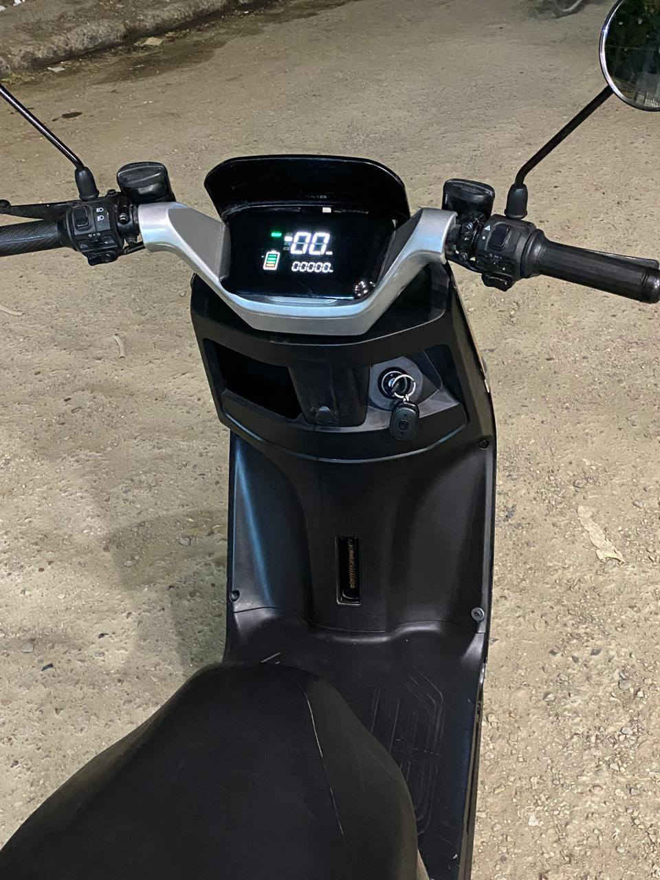 السلام عليكم للبيع دراجه شحن بوليس مواصفات 6بطاريات سرعه 90 سرع 3 بريكات دهن اشاير يمنه يسره ورباعي لايت زنون عالي ناصي هورن نضام الRرجوع للخلف والبارك مثبت سرعه مكاني بغداد جديده سعر 490 وبيها مجال ***********
