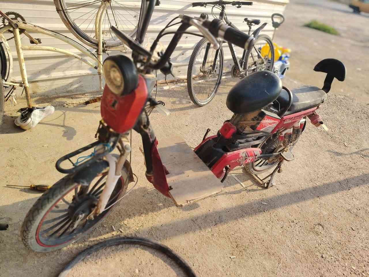 بايسكل شحن متروك صار هواي ماعرف شبي والله ابيع كوم حديد
سلمان باك المدائن
***********
