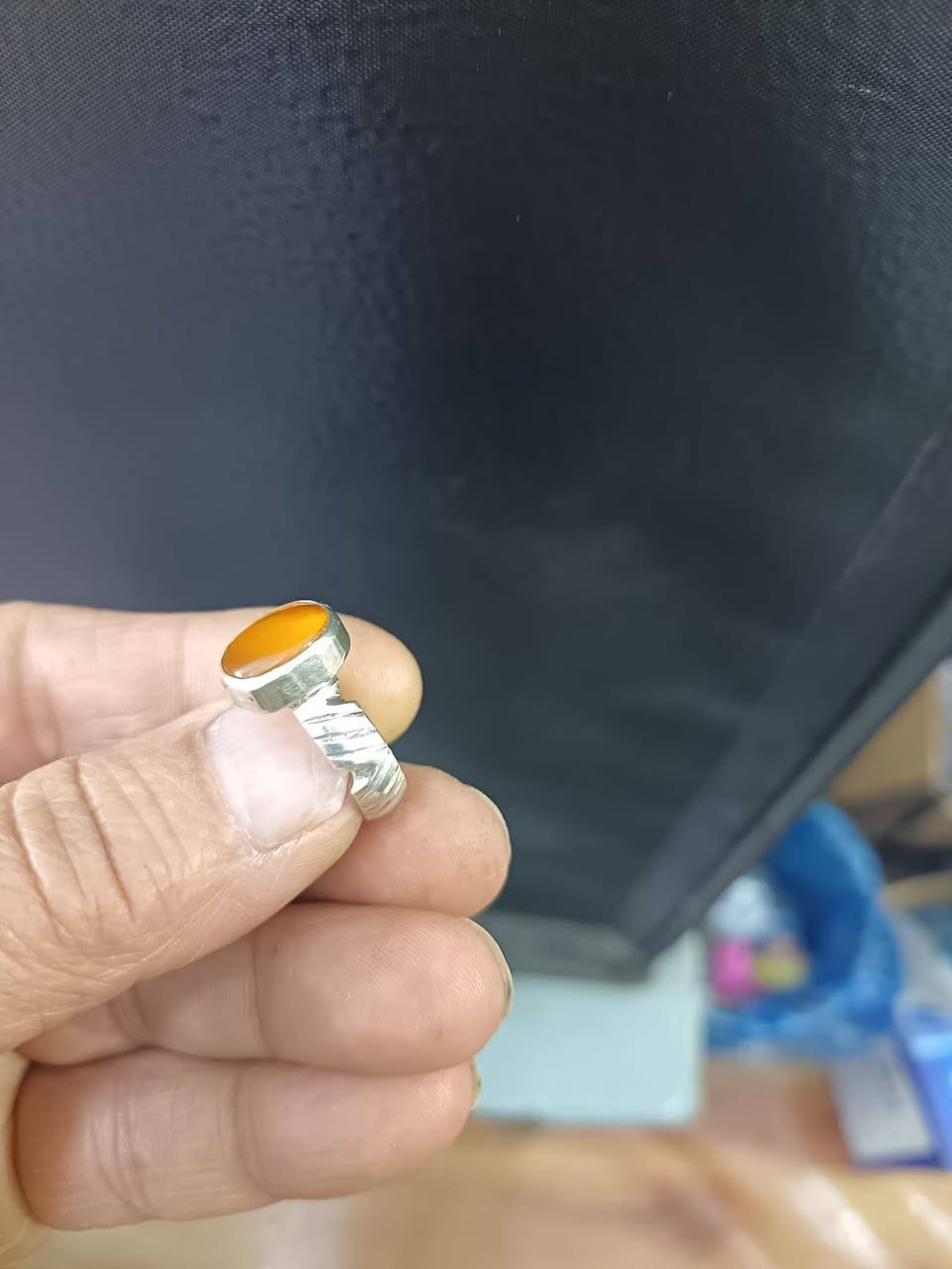 سلام عليكم اخوان
عقيقه يمانيه  مثل ماواضح بصوره
صياغه مغلقه مريحه جدا بل لبس وناعمه خنصريه 
قياس الخاتم 20


**إذا كنت صاحب هذا الإعلان وتريد حذفه لأي سبب، رجاءا أرسل رسالة إلى الدعم الفني**