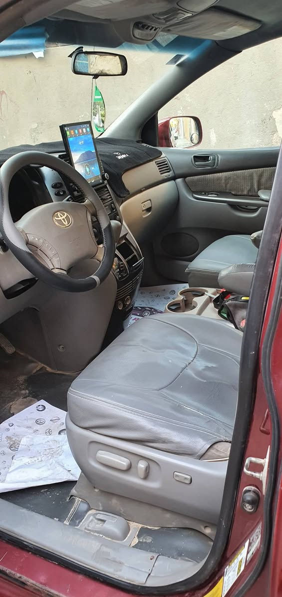 السلام عليكم تويوتا سينا 2009 وارد امريكي ليبل واحد داخلة فرن جديد سيارة جاهزة محرك كير كفالة تبريد ثلج رقم بغداد باسمي 8 راكب بلادي بوب كهرباء صندوك شفط شاشة حجم كبير تسلا مدوشمة كلها مقاعد وارضية تخم تاير عنوان بغداد الكرخ 
السعر 107 بي مجال
للاتصال ***********
