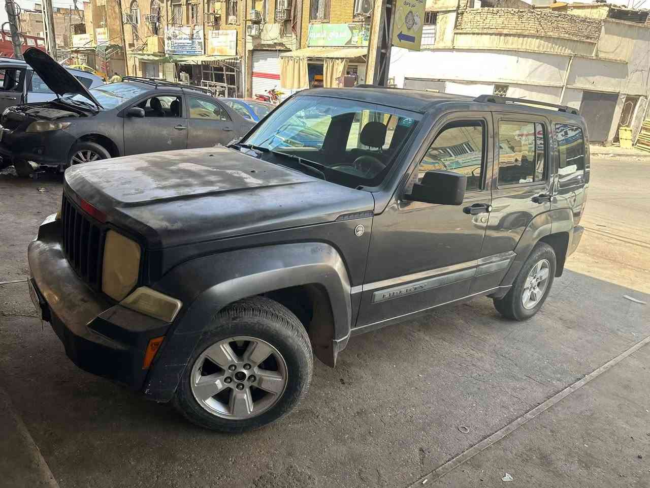 سلام عليكم جيب لبرتي 2010 امريكي بدون حادث بيه جراد بالبنيد مثل ما موضح بالصورة سعره 95 وبيه مجال  وبيه مجال مكاني بغداد باقي تفاصيل اتصال ع رقم ***********
