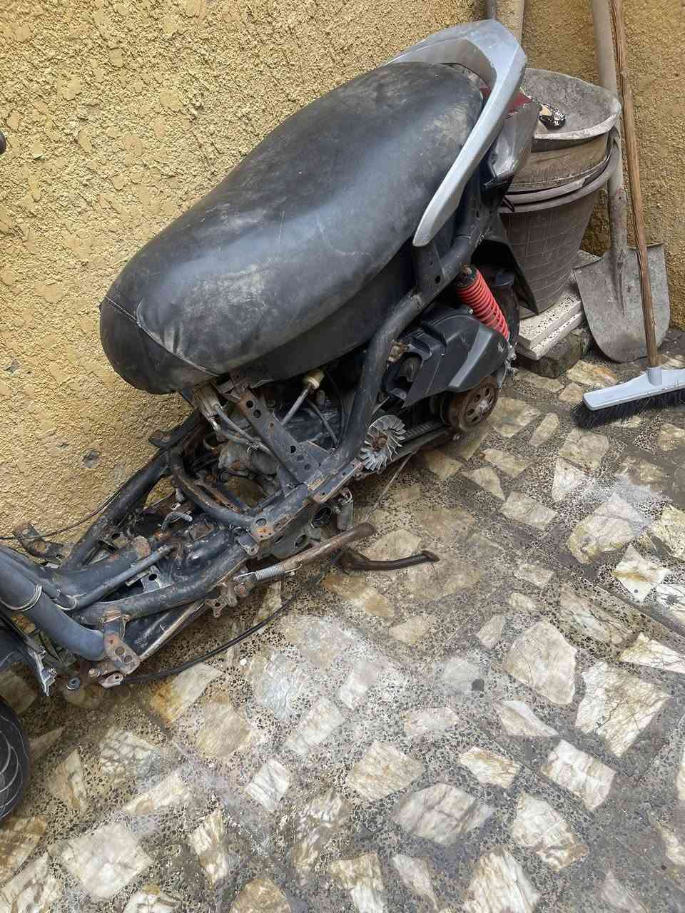 سلام عليكم سكنس فحل للبيع دراجه شغاله وتمشي نقصه كفرات سعره 250 موجود بالفيس  مكانه بغداد البلديات


**إذا كنت صاحب هذا الإعلان وتريد حذفه لأي سبب، رجاءا أرسل رسالة إلى الدعم الفني**