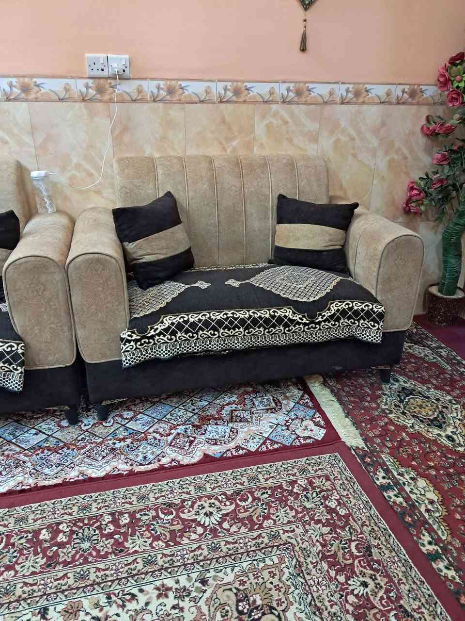 تخم قنفات اخو الجديد استعمال قليل 
10 مقاعد .كربلاء الانتفاضه الثانيه
السعر 300
للاستفسار الاتصال ***********
