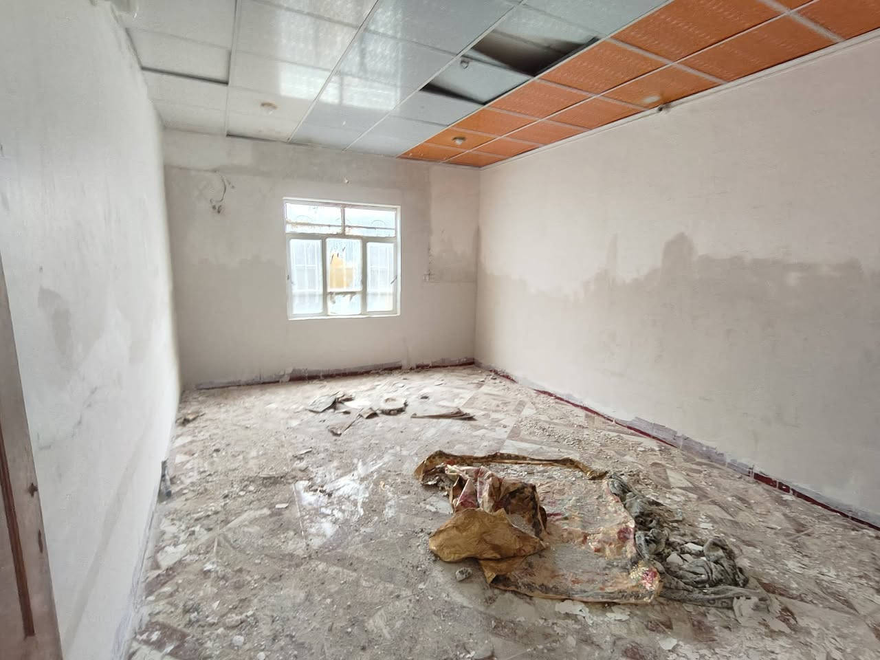 عندك سراميك قديم وتريد تغيره يمي معليك بس تتصل  ***********
جزه بصيط من عملي انشالله يعجبكم
