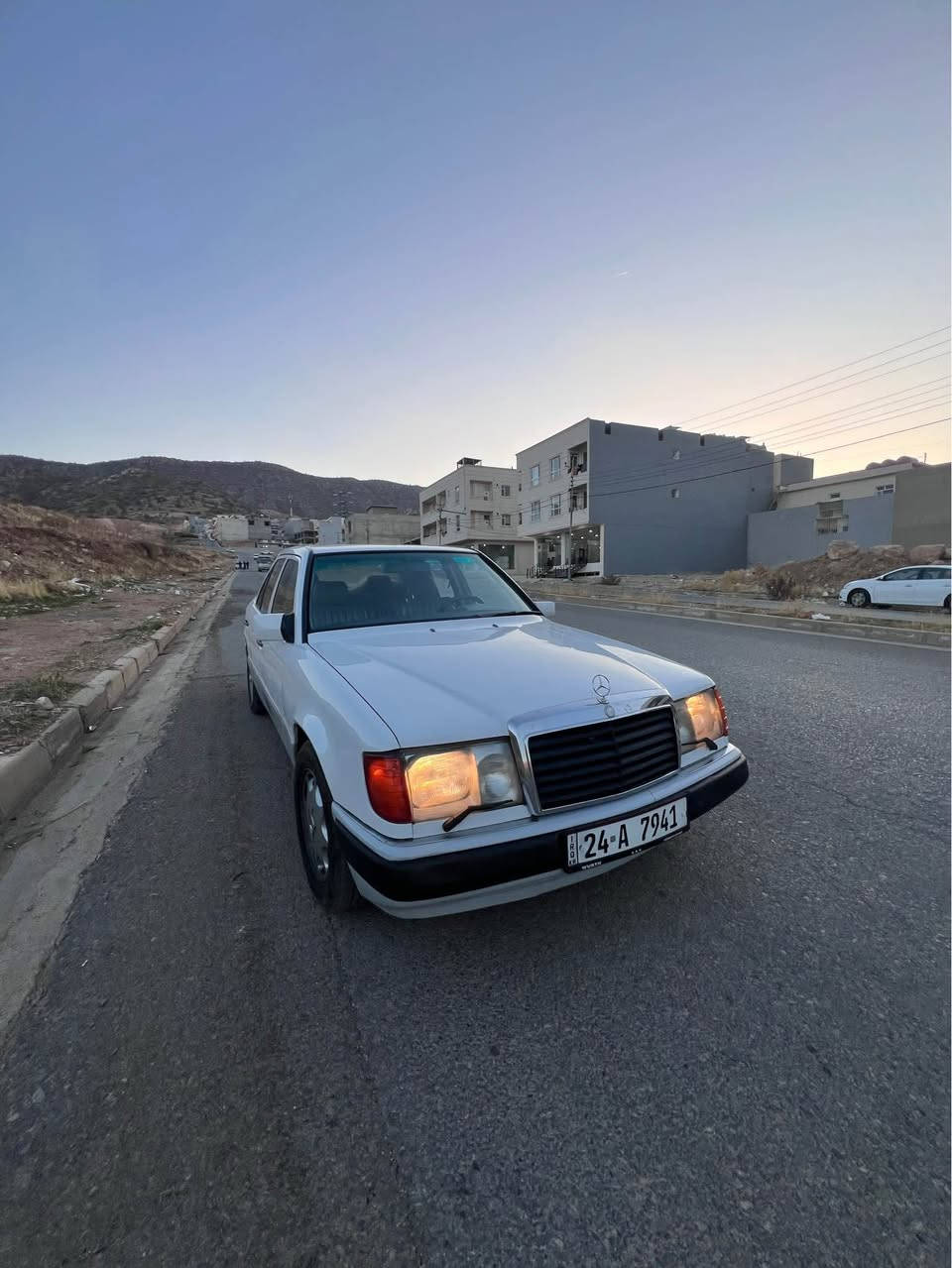 مرسيدس موديل ٨٧ حجم ٢٠٠ محرك وينجي
كير توماتيك و اربع جامات كهربائي 
وكشن جلد و كهربائي 
سياره كير ومحرك وتدفئه بشرط
سياره بدون تبريد 
سياره عام بخه للجماليه فقط
سياره بدون دعم و بدون ضربه 
سياره رقم دهوك وموجوده بدهوك
سياره رقم و سنويه وهزه جديده 
سياره رقم انكليزي رقم طويل باسمي
تحويلها اقل من ساعه ونفس اليوم 
مكانها دهوك وداخل دهوك 
سعرها ٥٧ ورقه 
*********** بيها واتس دهوك, العراق
