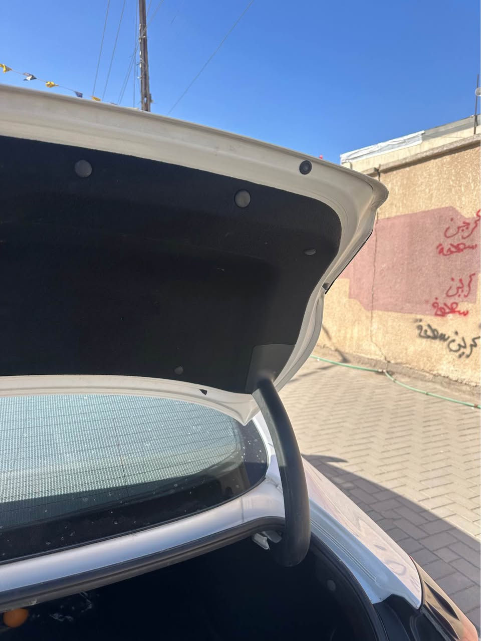 السياره خليجية مال اقساط هاي السنه تخلص 
السيارة مكفوله من الضربه ومن الحادث ومن المعجون ومن الصبغ 
ضررها فقط بارد بلجاملغ عكس السايق وطرف الباب 
ندحجت عندي وسويتها 
المكينه مالتها مفتوحه وسبب الفتح ما اعرف والله 
لان انـةَ خذيتها مفتوحه لكن المكينه كلش قويه ومستقره وتخبل ترايك وين ماتريد
الباقي كله ؏ وضع الشركة ومثل ما موضح بلصور 
حدادية وتايرات توني مبدل ومسوي ادامه للمحرك
سعرها ١٤٦ ورقه وبيها مجال للشراي 
مكانها البصره دور النفط
ماشيه 115 الف كيلو 
للاستفسار *********** Singapore
