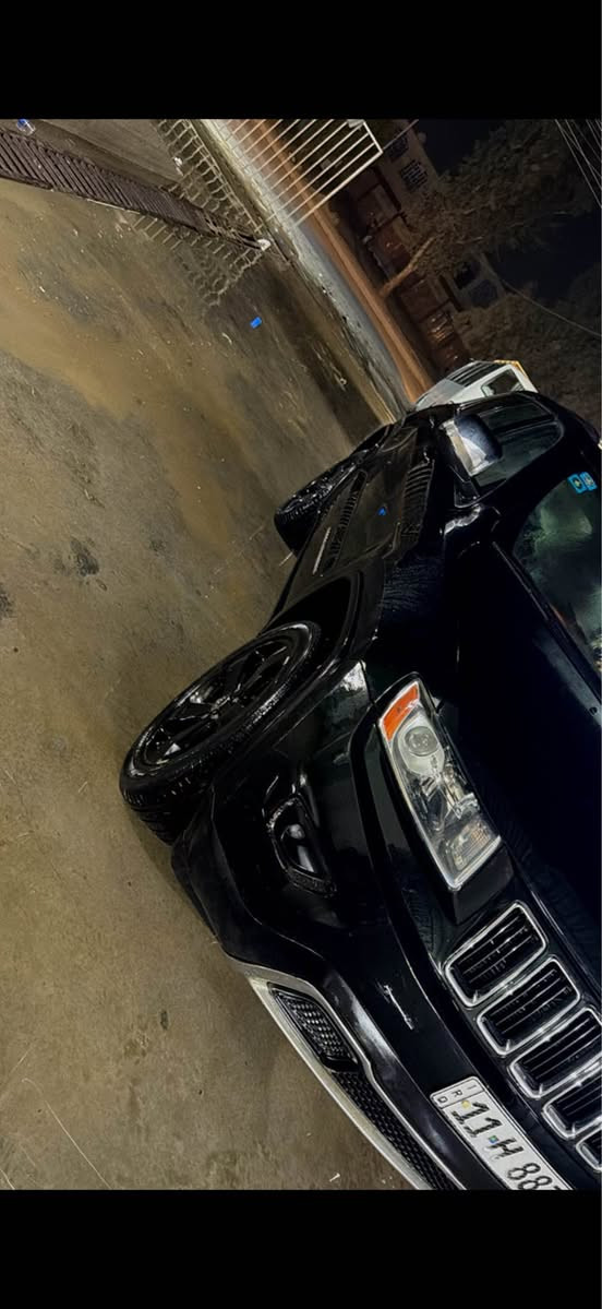 السلام عليكم جيب لاريدو 2015 وارد امريكي لون جدآ مميز زيتوني غامق ينطي على اسود (متغير) حادث بسيط جاملغ وبنيد مثل مموضح بالصوره كير ومكينه مكفولات مواصفات بصمه شاشه كبيرة تحكمات ستيرن شفتات ستيرن كامره خلفية كشنات كهرباء كير لمس وضعيات قياده ايكو سبورت دخول ذكي وباقي المواصفات معروفة السعر 180 وبيهة  مجال حك الجية المكان بغداد سبع البور 
الرقم *********** بغداد, العراق
