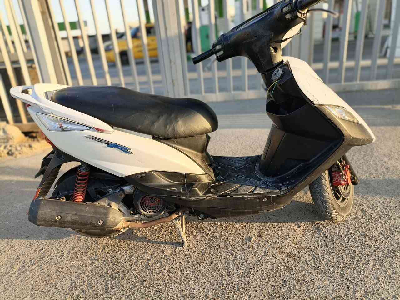 سلام عليكم شباب دراجه ثعلب 🦊
الدراجه بيها محرك كفاله ناعمه تخبل نكره لا تبخير ولا نضوح شلعه معدل حلوه طستها حلوه كشرها كدامك تايرات جدد شاير كله شغاله الدراجه نقصه راجز سلف سويج ضايع طلعه ب5 سعرها مناسب 350 مجال كلش قليل حك الجيه لان الدراجه بيها محرك مكفول نكره الدراجه مكاني البياع تقاطع الدرويش رقمي ***********
