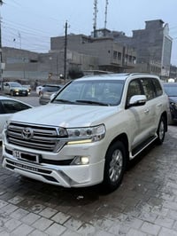 للبيع تويوتا لاندكروز 2018 بريم اصل ام الدفدي  مكفوله كفاله عامه من قط...