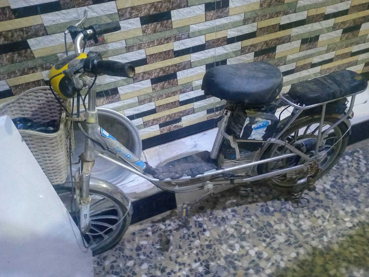 كاروك جبير ٥٠ و باسكل عوزة بطارية ٤٠


**إذا كنت صاحب هذا الإعلان وتريد حذفه لأي سبب، رجاءا أرسل رسالة إلى الدعم الفني**