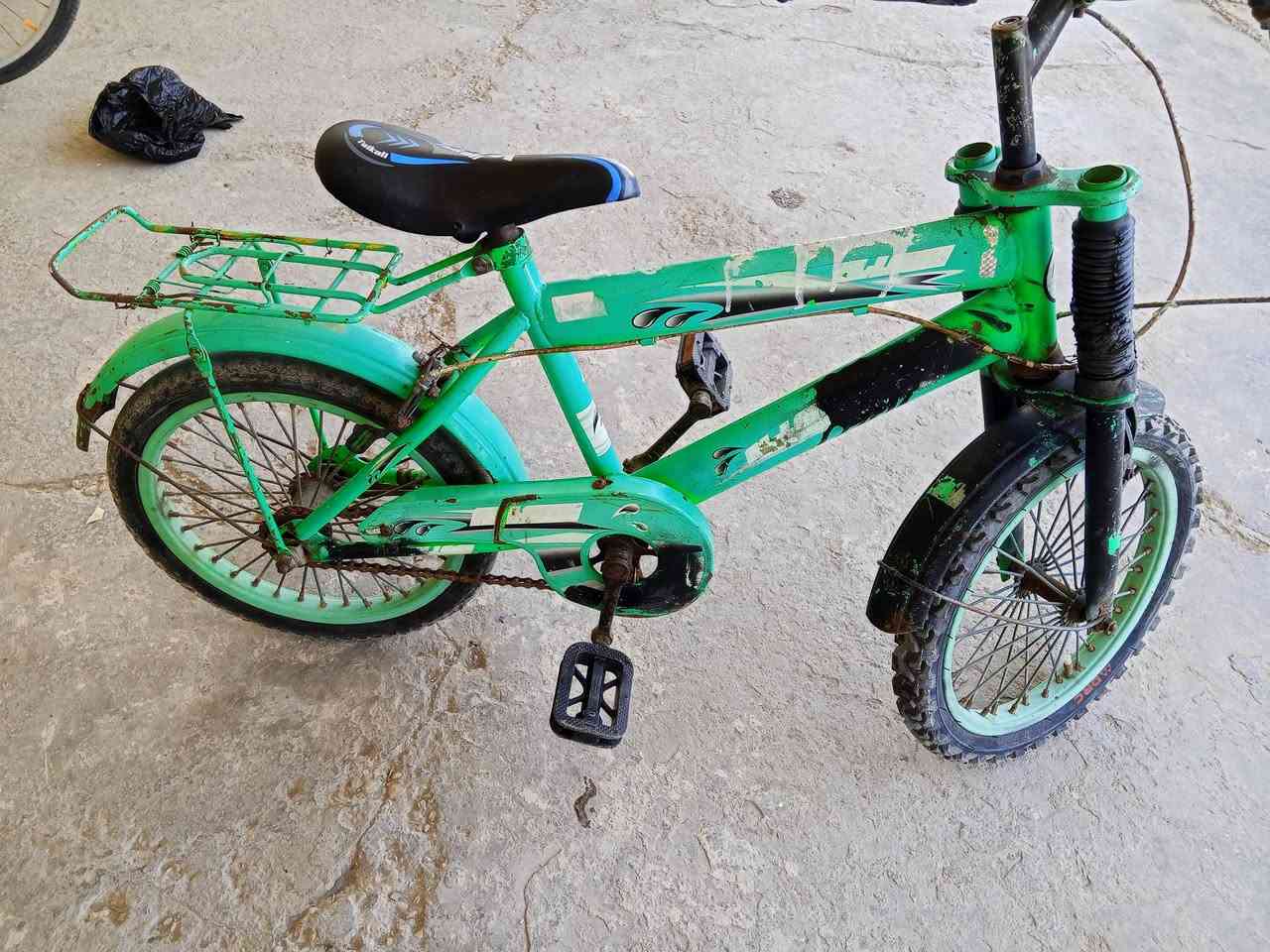 بايسك للبيع 25 سعر العنوان حله حي الجزائر ***********
