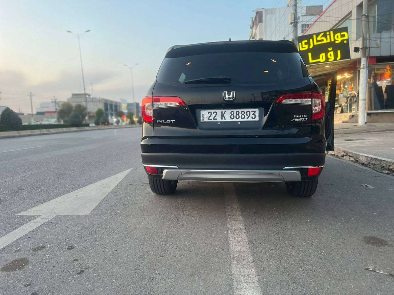 هوندا بايلوت ياباني 2022
٧راكب 
وارد امريكي فول مواصفات حادثها حلو وموجود بالصور 
المواصفات:
١-رادار امامي جانبي(نقطة عمياء) وخلفي 
٢-ترحيب ودخول ذكي 
٣-سويج بصمة وتشغيل عن بعد 
٤-لايت زينون ذكي وبلاجكتورات ضباب 
٥-محرك ٣ونص ٦ سلندر المرغوب
٦-اشاير بالمري 
٧-كشنات جلد وكهرب ٨حركات وتخرين ٣اوضاع ميموري وتدفئة كشنات 
٨-٣اوضاع قيادة ايكو وسبورت وثلجي
٩-تحديد مسار ذكي وياخطوط الشارع 
١٠-نقاط عمياء وكامرة ذكية ٣ وضعيات دوارة 
١١-مثبت سرعة كروز عادي وذكي 
١٢-شاشة جبيرة ١٠انج وتدعم ايفون واندرويد 
١٣-منافذ usb و typec امامي ومقاعد الخلف والمقاعد الاخيرة 
١٤-تبريد ثلج بيانو ٣ قطع امامي ومقاعد الخلفية ومقاعد ال٧ راكب 
وشاشة تحكم خلفي 
١٥-صندوق ذكي شفط 
١٦-كير دكم المرغوب 
١٧-مراية ذكية تعيتم ذاتي 
١٨-ستيرن فول تحكمات وشفتات سرعة 
10 نمر 
١٩-مساند جانبية شركة جلد 
٢٠-بردات بلادي جوم الخلف شركة هوندا سلايد داخل البوب٠
٢١-داخل جلد ودشبول جلد اصلي شركة 
٢٢-سيارة عزلها عالمي١٠٠% وحيف ماكو 
٢٣-سبير وعدة كامل 
رقم اربيل 
مكان السيارة بغداد
السعر 275 
*********** بغداد, العراق
