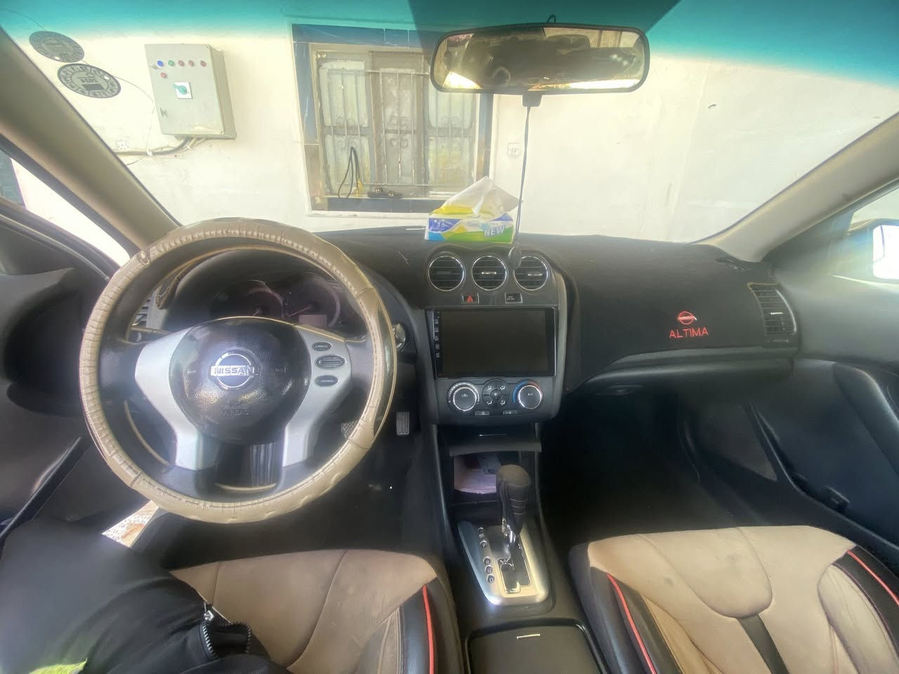 سلام عليكم عندي التيما 2011 امريكي رقم اربيل ضررها دعاميه وبنيد  سياره جاهزه خير من الله مكاني الرمادي 
***********
