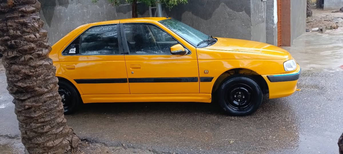 سلام عليكم سيارة بيجو موديل 20 سنوية سقطت صارلها اقل شهر سيارة نضيفة احلا من صورة  جاملغ امامي وبنيد مبدل كير ومكينة كفالة وكشرة حلوةة سيارة مال جناي مامتعوبة ماشية 140 سيارة جاهزة حط كير وطلع كل نقص مابيها سعر 55 ورقة بيها مجال قليل كلش رقم الهاتف تصل وتدلل ***********
