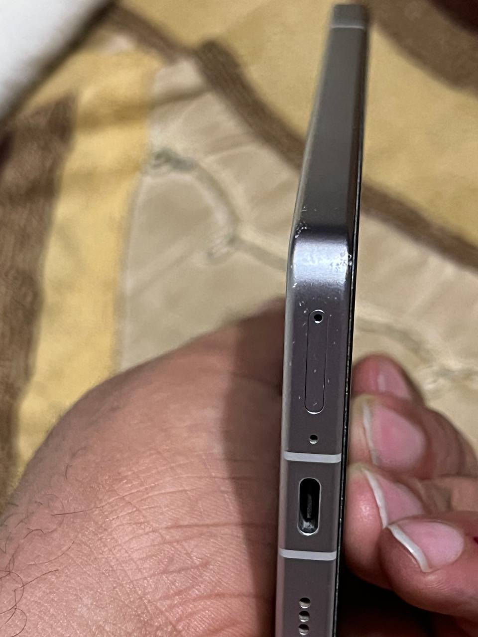 السلام عليكم... بيع فقط 
بوكو اف 7 برو...
كامل ملحقات (علبة + شاحن 90 واط +3كفرات)
مستخدم نظيف 90 ٪... 

بي فقط صدعة بالطرف مال الشاصي ما مأثرة عليه بأي شي...

بطارية 97٪...
مكاني بصرة ابي الخصيب و ماعندي توصيل 
٥٥٠ الف 
***********
