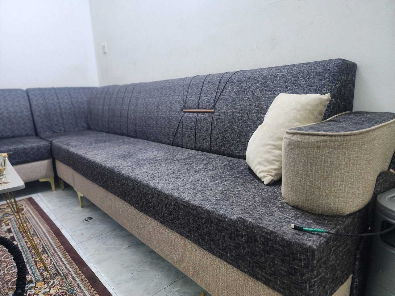 السلام عليكم 
تخم ديوان ١٠ مقعد
السعر 250 الف 
حي الجهاد 
***********
