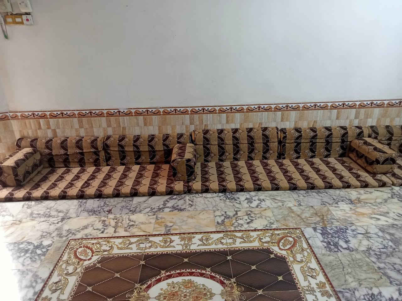 ديوان للبيع 7 دوشك زائد تكيات  اصلي كويتي استفسار ***********
