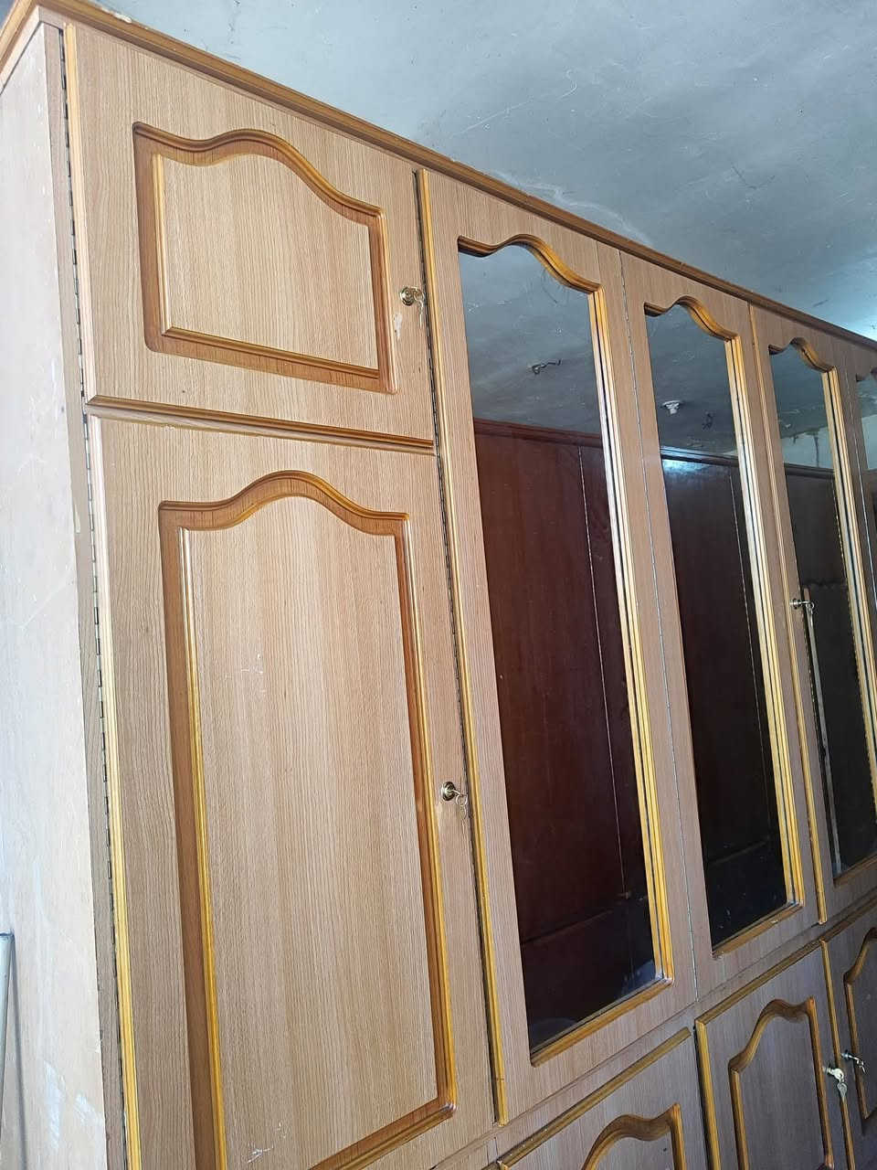 #كلاري مقبط 3 وربع شغل اسليمانية خشب عراقي درجة اولى نضيف حيل ما بي كل عيب نضافه فول .

#الرقم ***********
