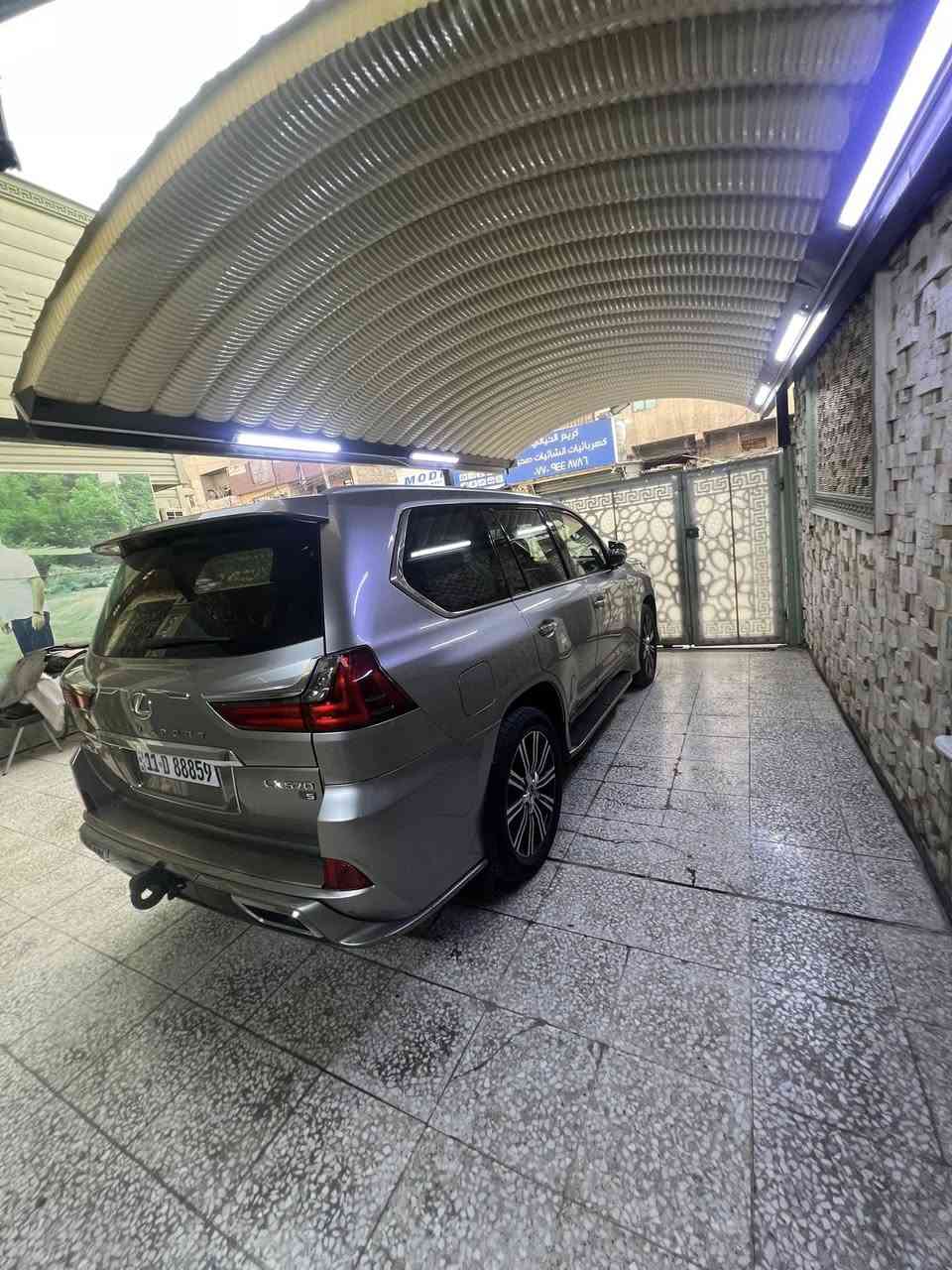 للبيع – Lexus LX 570
موديل 2020 / سوبر سبورت
رقم بغداد مميز 

أعرض للبيع مركبة لكزز Lexus LX 570 سوبر سبورت – أعلى فئة،
والسيارة تحت إشرافي المباشر منذ دخولها، مع استخدام منتظم 

📌 الحالة العامة
• السيارة بحالة ممتازة واستثنائية
• جديدة ونظيفة جدًا
• خالية من الصبغ والضرر نهائيًا
• المسافة المقطوعة 45,000km حقيقي ومضمون
• الفحص متاح لدى أي جهة يعتمدها المشتري

📌 الفئة والمواصفات
• فئة سوبر سبورت – فول مواصفات
• محرك V8 – دفع رباعي 
• داخل جلد احمر كورو  فاخر بحالة ممتازة
• تبريد وتسخين مقاعد
• كاميرات محيطية + حساسات
• بصمات كاملة + كارت 
• أنظمة أمان ومعلومات متكاملة

– تغليف وحماية شاشات المقصورة
• ملحقات وأغراض السيارة مكتملة 100% (بصمات، كارت، أدوات)

📌 الضمانة والإثبات
أتحمل مسؤولية حالة السيارة وممشىها الحقيقي
والفحص شرط من الدعاميه للدعاميه دون أي تحفظ

📍 الموقع . بغداد الدوره 
🚘 الملكية: رقم بغداد – باسمي شخصيًا 
الاستفسار اكثر.***********
