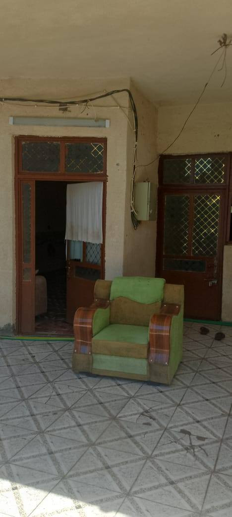سلام عليكم بيت مساحه 155متر واجه 7متر ونزال 22متر يحتوي عل غرفتين نوم وستقبال ومطبخ وكراج سياره وباقي الخدمات عرض شارع مالته 8متر عنوان بغداد الراشديه حي السلام مقابل مزرعه النخيل المراجعه عل التصال ***********

