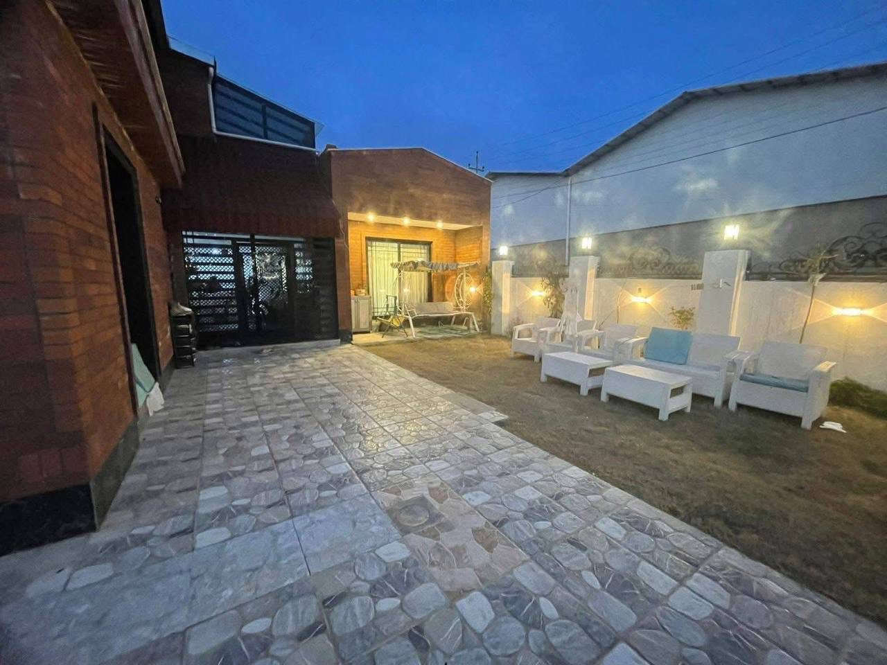 عقارات فهيم في اربيل 
تواصل واتساب ***********

بيت  للبيع في اربيل مجمع لاوان ستي
المساحه 200 م 
طابقين 
يتكون من 
غرف نوم عدد  4
استقبال 
صالة 
مطبخ 
#التمليك لكل شخص يحمل الجنسيه العراقيه
