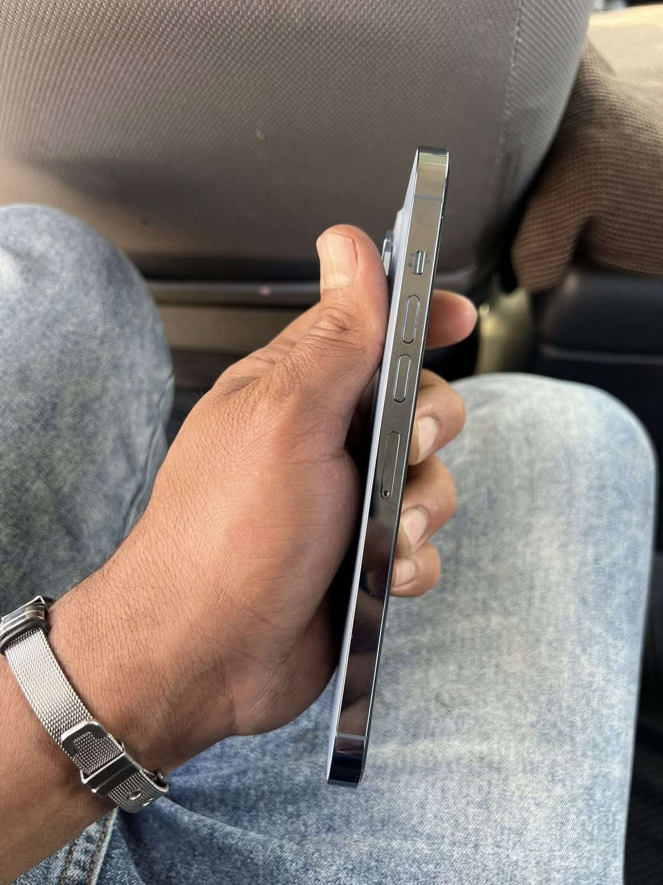 السلام عليكم
آيفون 13 برو ماكس لون بحري 
الجهاز مكفول كفاله عامه 
بطاريه 81 
ذاكره 256
العنوان بغداد 
السعر 750 وبي مجال حك الجيه 
***********
