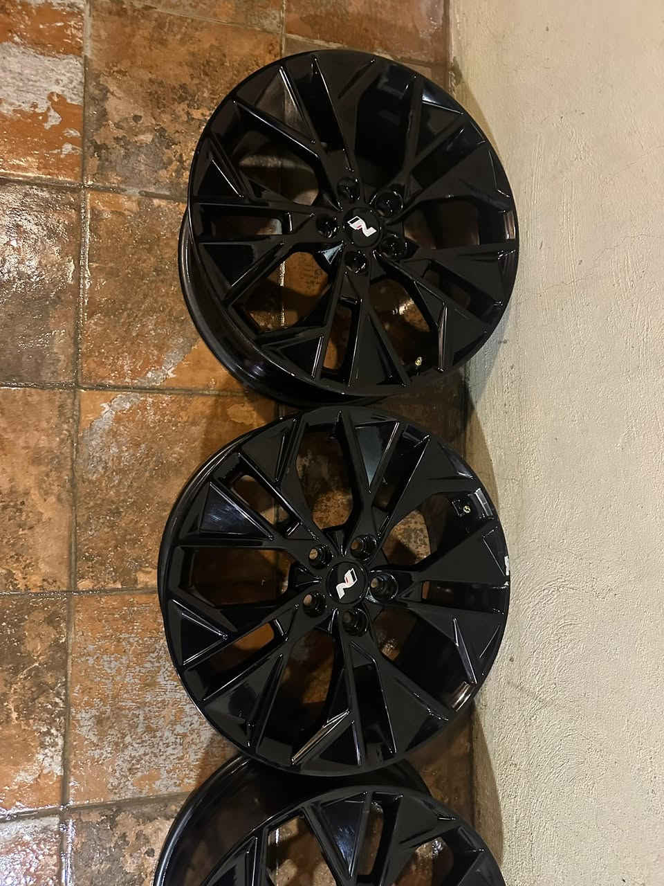 سلام عليكم 
طخم ويالة N للبيع حجم 19 
بدون تصليح بدون عواج بدون ايشي 
بلاك نظاف حيل 
مكاني بغداد ***********
السعر 425 الف وبيهه مجال
