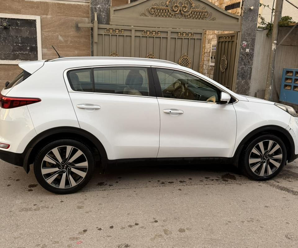 السلام عليكم
سبورتج 17 خليجي 
فول مواصفات 
بصمه تشغيل وبصمه ابواب 
بانوراما 
مري شفط 
كشنات كهرباء
اشاير ترحيب مري وابواب
تبريد قطعتين 
تحكمات ستيرن
نظام قياده نورمال وايكو وسبورت
رقم بغداد 
عداد المسافه 128km
سعر 187$وبيها مجال

***********
