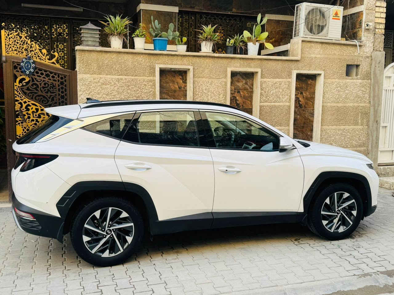 سلام عليكم توسان مديل ٢٤مكفوله كفاله من كلشي فول بصمه عدد ٢ بسمي تحويل ثاني يوم السعر ٢٢٠ورقه العنوان بغداد الشعله اتصال *********** ماشية ٥٥الف
