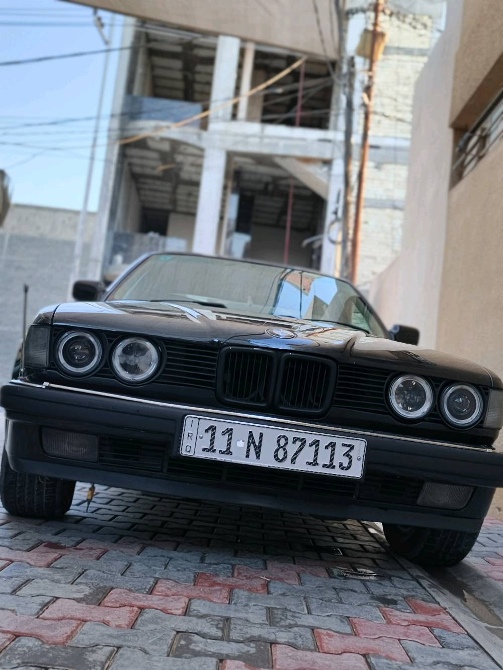 بي أم 735i
موديل 92
 محرك 6سلندر
كير اوتو  
فتحة سقف 
جامات اوتو 
مازدات صليب  
رقم بسمي  جديد 
سنويه 31 
هزة جديدة 
تبريد شغال ثلج 
صبغ عام فرن جماليه 
 بدون ضربه 
نقصها فقط الدواسات جوة الباب  
سيارة حلوة بشكل على ايد وحدة ومتعوب عليها  
للبيع او مراوس حسب الرغبه  مكانها بغداد الزعفرانيه 
رقم تلفون ***********
ممكن توضح أكثر شنو مواصفات البي إم بالضبط: 735i أصلي لو بيها تبديل بالمكينة/القير، وشكد الممشى تقريبا؟: 
اصلي 
السنوية والسنوية مال الرخصة/الأوراق كلها مكتملة؟ وهل السيارة باسمك وجاهزة للمعاملة؟: 
سيارة بسمي 
من ناحية الداخل، شنو الحالة بالتحديد؟ بيها شغل ناقص غير الدواسات جوة الباب، مثل التبليت/الكلبسات/الجلد أو الأزرار؟: 
كامله 
هل بيها أي ملاحظات ميكانيك أو كهرباء غير التبريد، مثل الدنك، الجامات، الفتحة، أو أي تهريب زيت/ماء؟: 
لا 
إذا تريد، شنو آخر سعر أو شنو تقبل بالمراوس بالضبط؟: 
حسب الرغبه  سعر 62 وقابل التفاوض 