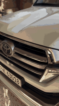 سلام عليكم للبيع لاندكروزر 2020VXS ساز SAS  فول مواصفات اعله مواصفات رادار سياقه ذاتيه جكات مانع انزلاق تضليل مري كهرباء خزن ميموري سماعات دمام JBL مكفوله كفاله عامه سياره ماشيه 39kmزيرو سياره اي استفسار اتصل عل رقم ‭٠٧٨٢ ٤٩٦ ٦٧٣٦‬
