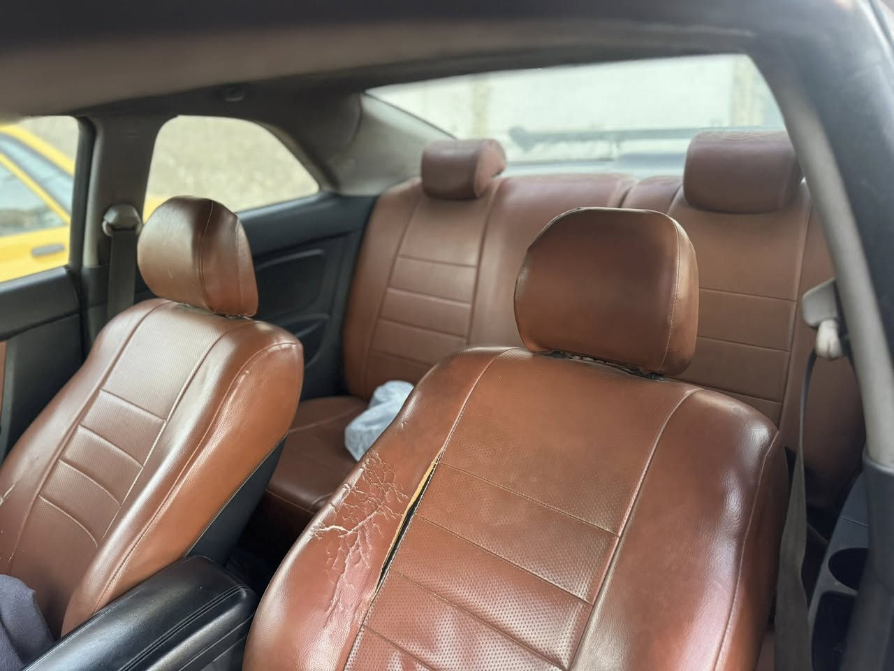 يالله
السلام عليكم اقره التفاصيل زين 

صوره ضربته بلمنشور

 🚗 فورتي كوبيه 2011 نص فول - فتحه

محرك٢٠٠٠ دوشش 

ماشيه ١١٤

📍 الموقع: البنوك / شارع المشاتل

📞 ***********

المواصفات 👇

 •تبريد تدفئه كله شغال  💯 

 • فيتم جديد + تنظيف كامل (نوزلات، بلكات، كله أصلي اليزري  جديد نواقص بسيطه فقط اذن محرك اليسره 

مشروع وطني 

 • كير، محرك، ، صدر داخل ✅ كله نضيف وجديد

 • ضربه بسيطه (جاملغ + بنيد) ومصلحات

💬 ملاحظة: بيه قطع صبغ، أني ماخذها هيچ، أبيعها حزام حزام حتى لا يصير مفاشل وياك

ملاحضه البنيد جارد وجملغات خلفيه الاثنين يرادلهن صبغ 

💸 السعر80 بيه مجال للحلوين
واذا عندك ٦٠ والبقايات ع راحتك مو مشكله
