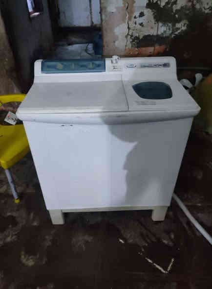 غساله هيتاشي يابني الصلي على شرط ضمان تلت يام لك بيه نضافه 95% المكان حي الحسين وسعر 140بيه مجال رقم ***********
