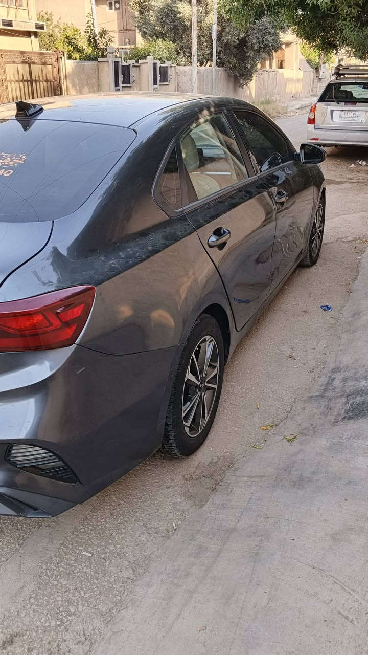 اسلام عليكم كيا فورتي موديل 22 وارد امريكي حادث بصيط دعاميه اماميه وحافه البنيد وبيها صفحه اكلير بدون حادث السعر 135 وبيها مجال للستفسار *********** واتساب
