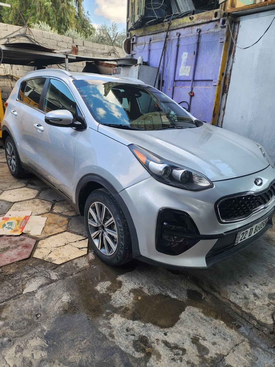 السلام عليكم
للبيع كيا سبورتج 2021 لون سلفر امريكي الحادث موضح بلصور والسونار السياره عليها ادامه كامله وايضاً عليها منضومه زنون جديده ضمان كير ومحرك مكفول ايضاً تايرات جديده تخم كامل 

رقم السياره اربيل انكليزي الجديد بأسمنه

مكان السياره الكاظمية

السعر 165 وبيها مجال 

مواصفات نص فول 

رقم الهاتف ***********
