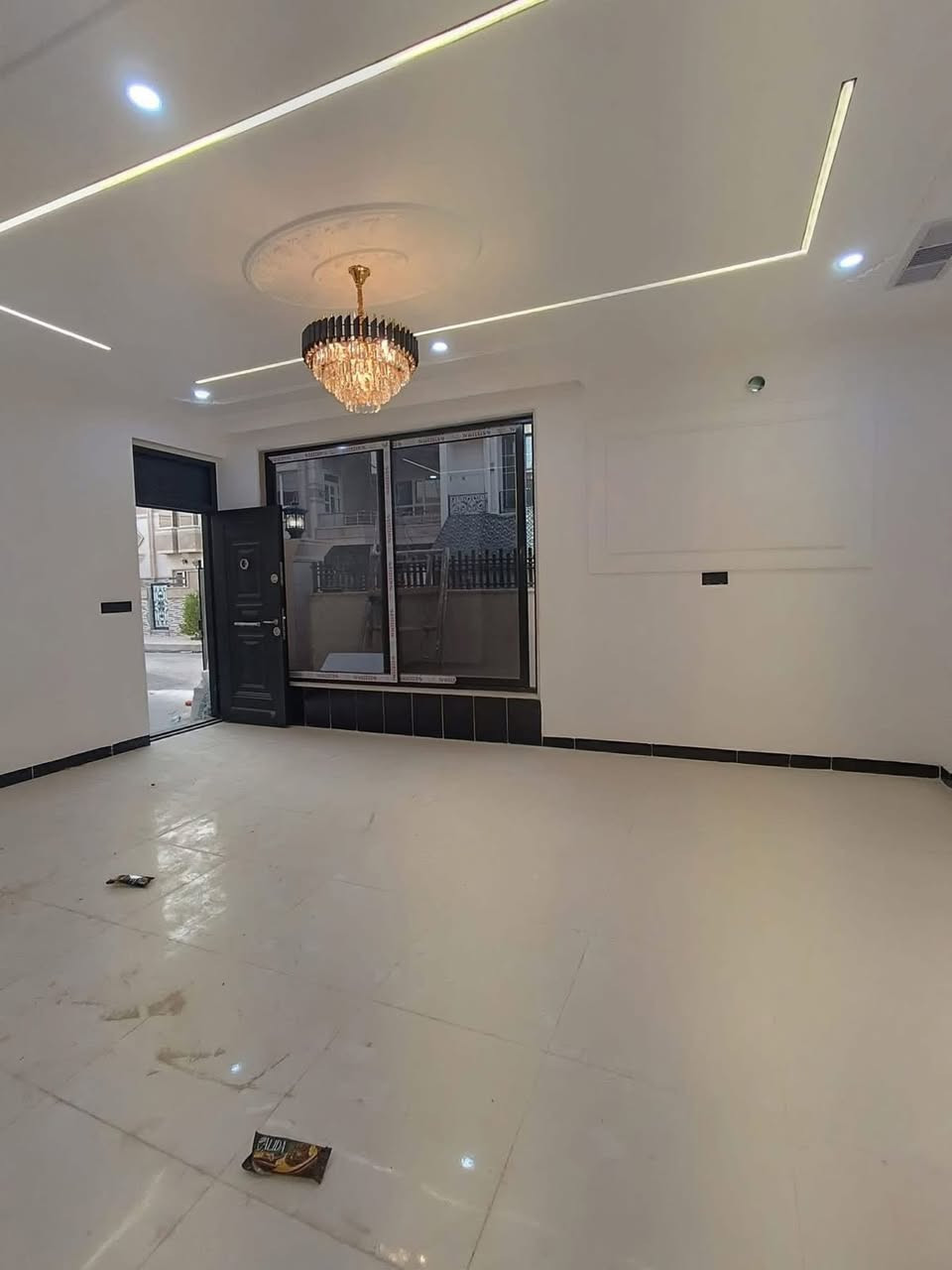 #عقارات_زهير -في -اربيل

🔸سند طابو يتسجل بإسم اي عراقي

📍أربيل- #منزلين لبيع في #5حصاروك 

➖#مساحة 125متر ركن 

يتكون⤵️

➖4غرف نوم 

➖صاله-مطبخ-مجموعه صحيات-كراج
***********
***********
