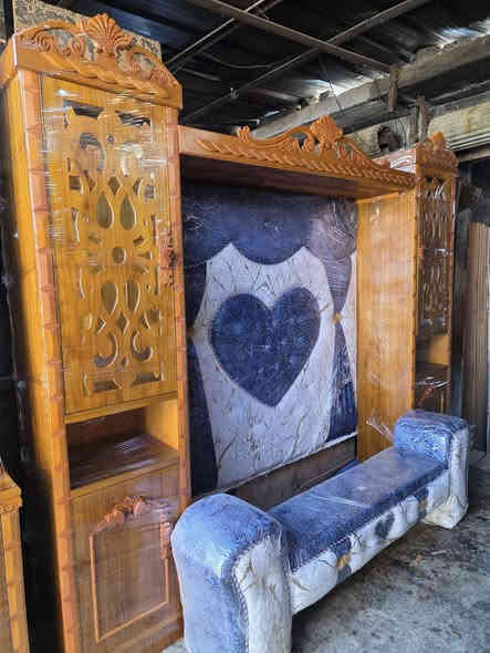 غرفه خمس ابواب ابراج ناصي جديده مامستعمله عرض خاص السعر 800 قفل عنوان موصل باب جديد قرب افران السيد ***********
