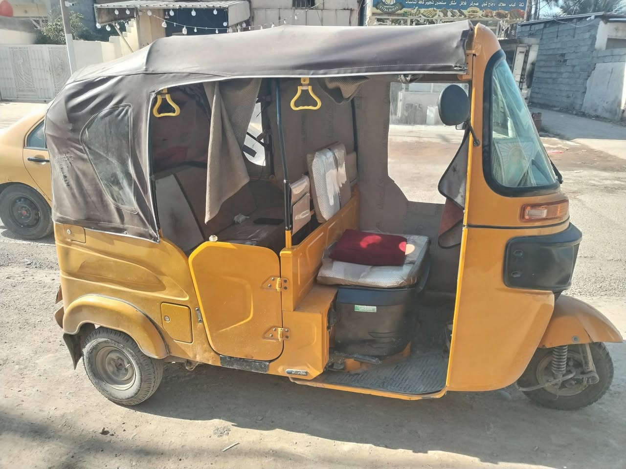 سلام عليكم تكتك البيع واحد وعشرين تكتك بيهه ضربه بل صفحه من جهت قبق البانزين فقط السعر سبعه ونص وبيهه مجال الرقم ***********
