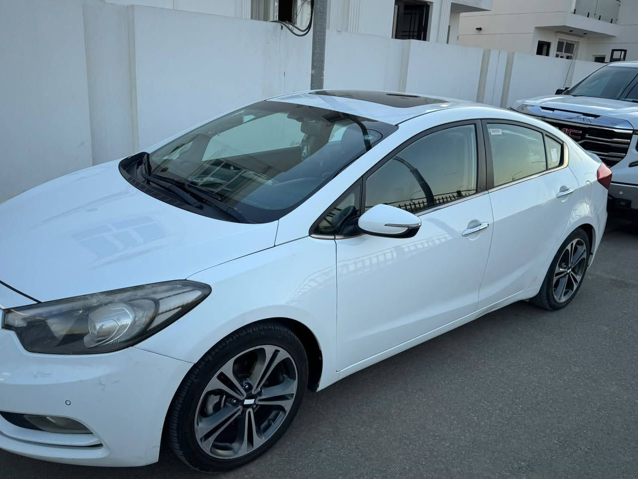 السلام عليكم
سيراتو ٢٠١٤ خليجي 🚗
سلايت 
تحكمات ستيرن
5 ويل كب 
السيارة بيهه بارد بلباب الخلفي جهة السايق
وشبر بالجاملغ الأمامي
مكينة ١٦٠٠ كفالة
منظومة تبريد جديدة ثلج(قطعتين)🥶
حدادية جديدة
كير كفالة 
السيارة فول ماعدى البصمة
السنوية ل٢٩
سعرهه ١٢٥ $$
العنوان ديوانية 📍 
للاستفسار *********** 📞
